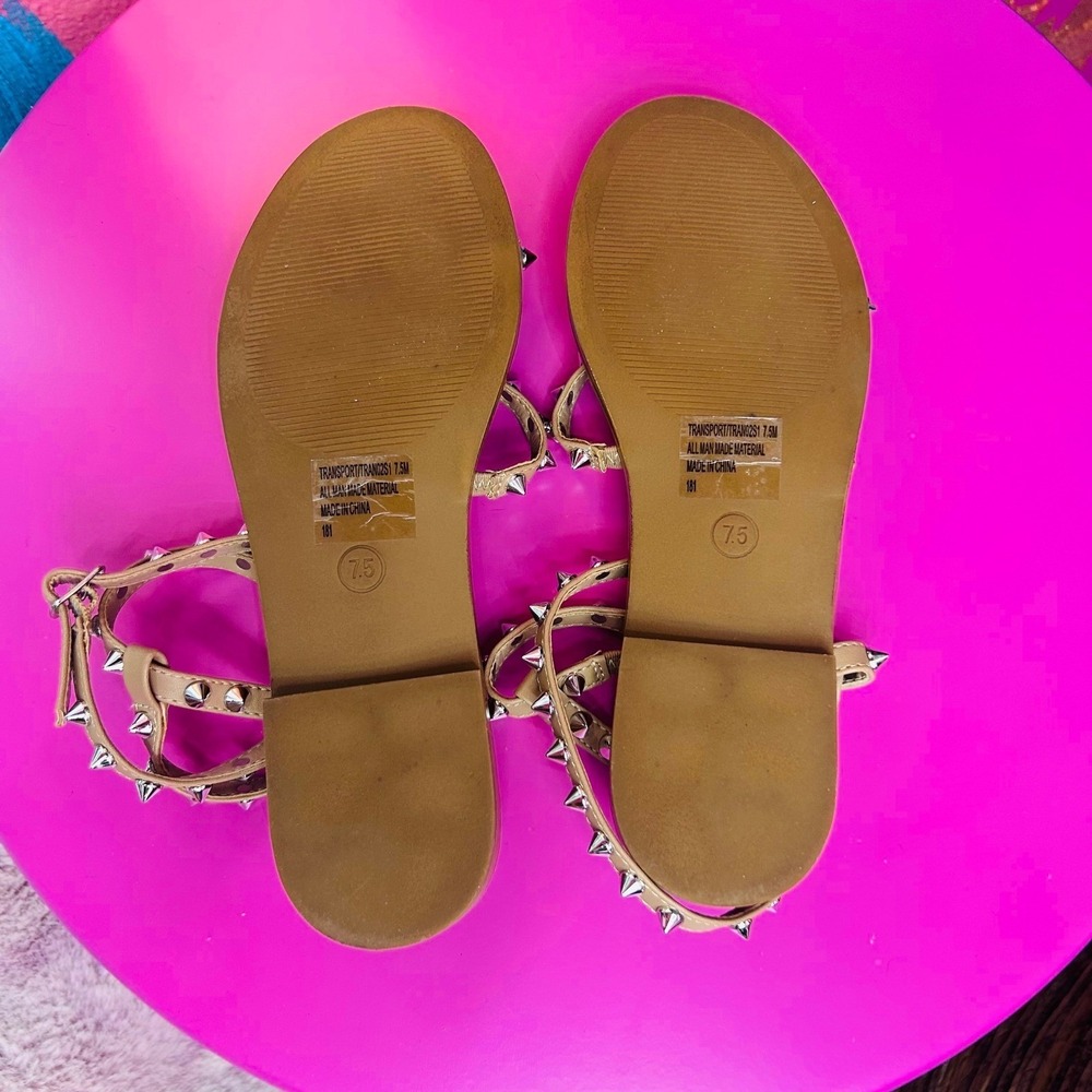 Steve Madden Women 7.5 Transport Sandals Tan Studded Ankle Strappy Gladiator EUC - Picture 8 of 9